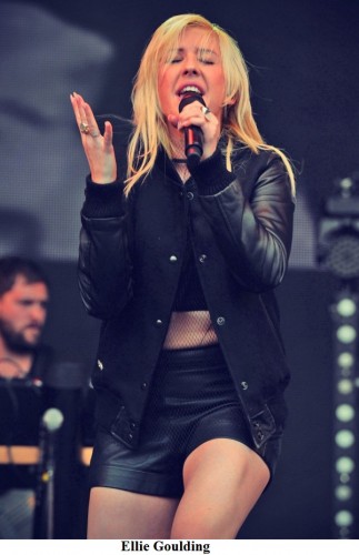 Ellie-Goulding-leather-shorts